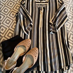 🖤 Black & Cream Flowy Blouse with Gold Accents 🖤